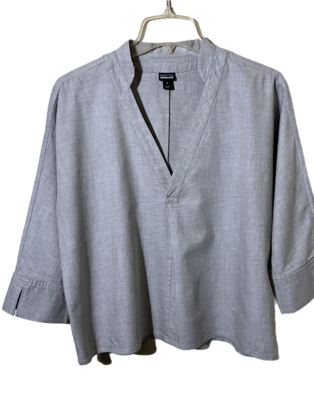Patagonia women’s small organic cotton gray oversized boxy v neck top